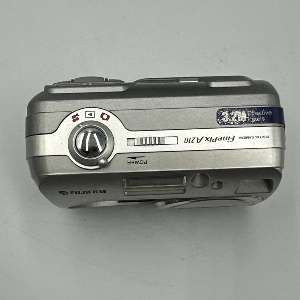 Fujifilm Digital Camera FinePix A210 3.2MP in Silver - Tested Memory Card & Case